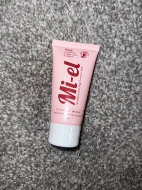 New Mi-el Skincare Strawberry Kiss Sugar Body Scrub
